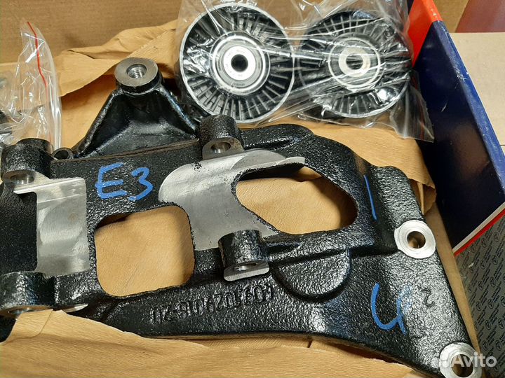 Ролик натяжной змз-40904,40905 с кронштейном, крыш