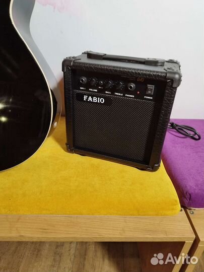 Электроакустическая гитара с комбиком