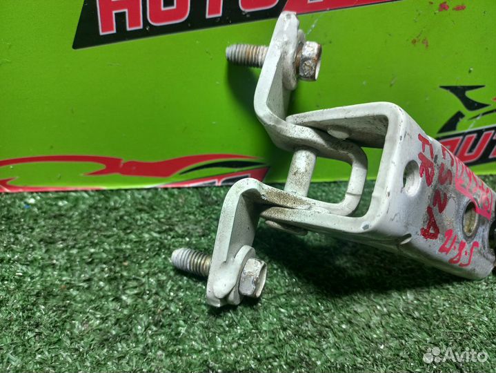 Петли на дверь mitsubishi CQ1A,CQ2A,CQ5A,CR5W,CR6W,CR9W,CS1A,CS2A,CS2V,CS2W,CS3A,CS3W,CS5A,CS5W,CS6A