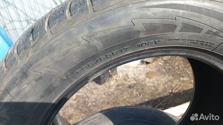 Goodyear UltraGrip 8 Performance 235/55 R17 93