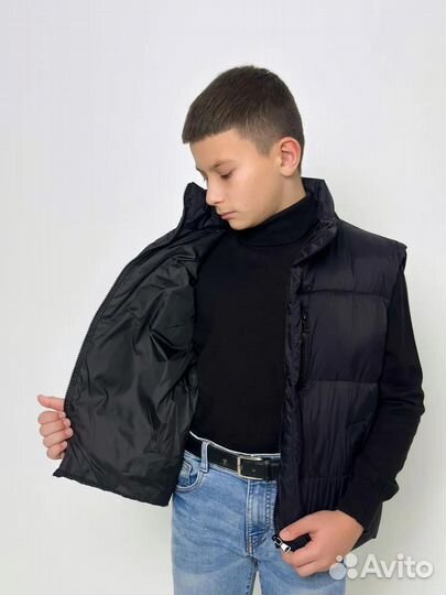 Утепленная детская жилетка черная