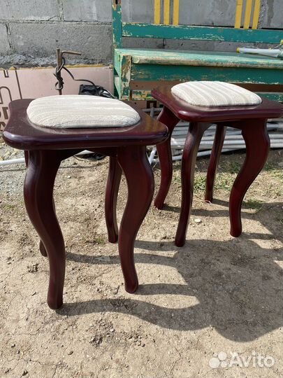 Табурет из дерева