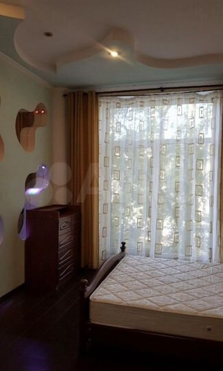 2-к. квартира, 80 м², 2/4 эт.