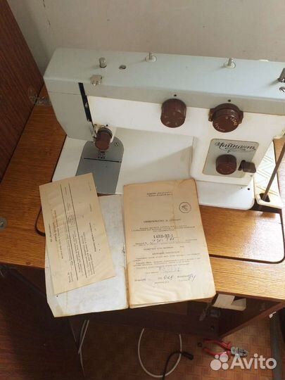 Швейная машина Чайка 143