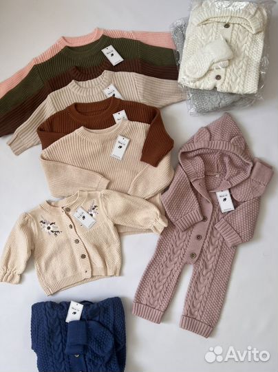 Вязаные комбинезоны и свитеры для малышей