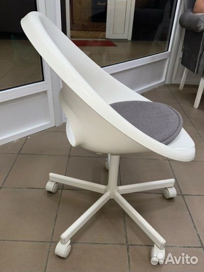 Стул маникюрный