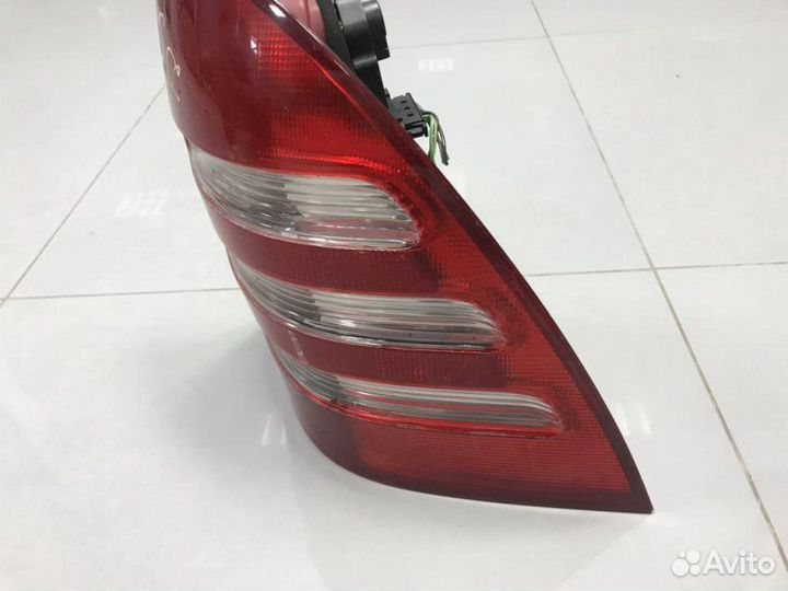 Фонарь задний правый Mercedes W203