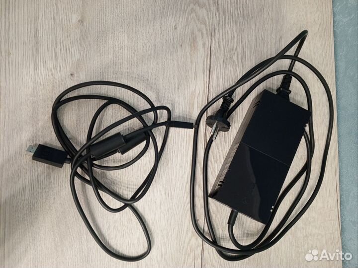 Xbox One s 1tb (+2 игры на диске)