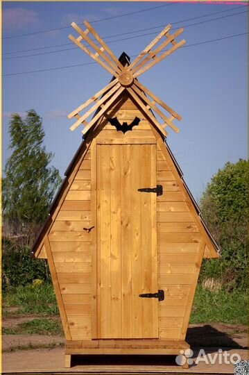 Уличный туалет деревянный