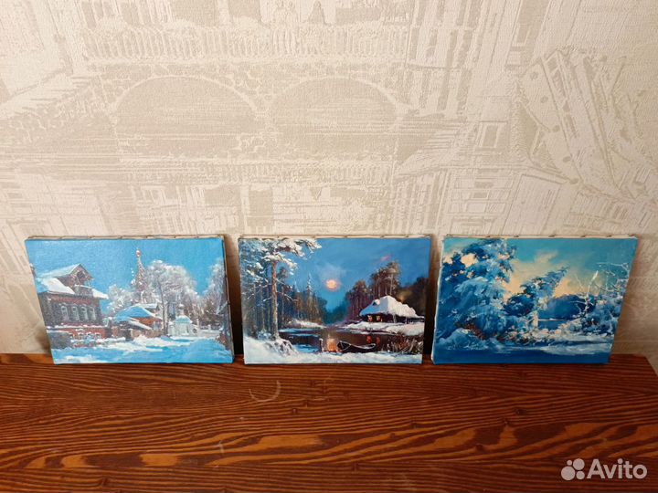 Три штуки на холсте покрыты лаком