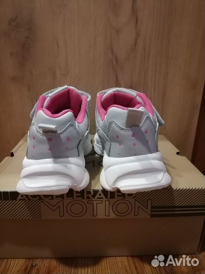 Кроссовки р-р 32