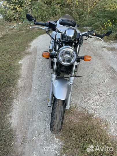 Suzuki SV400