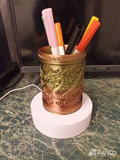 Подставка дракон для ручек и карандашей
