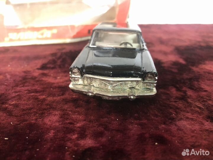Модель автомобиля Чайка СССР