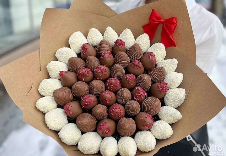 Съедобные букеты из клубники