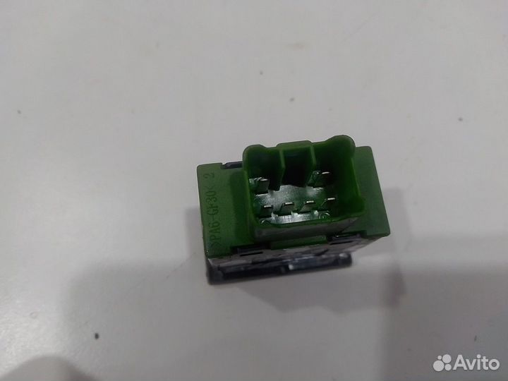 Кнопка обогрева правого сиденья (Chery Tiggo 3)