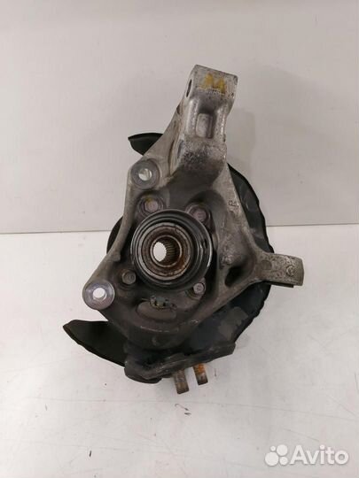 Кулак передний правый Toyota Prius 2 NHW20