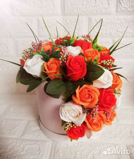 Букет из мыльных роз, из шоколада и из конфет