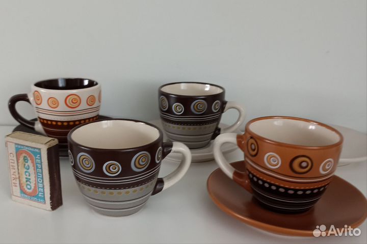 Керамические кофейные чашки с блюдцами