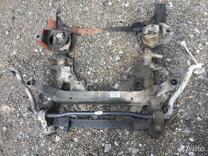 Балка подрамник передний BMW X5 X6 E70 E71