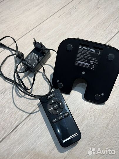 Робот-пылесос Redmond RV-R450