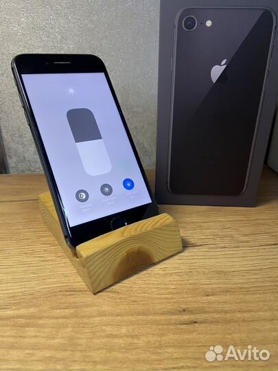 iPhone 8, 64 ГБ