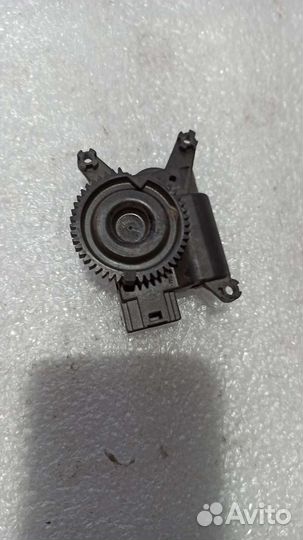 Моторчик заслонки отопителя Opel Astra h