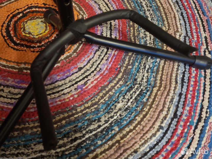 Стойка для гитары напольная