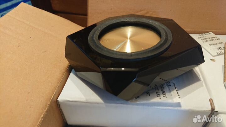 Пепельница для дома и бара. чёрный камень с латунн