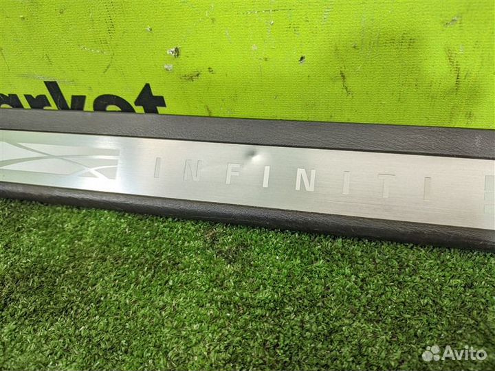 Накладка на порог салона передняя левая Infiniti