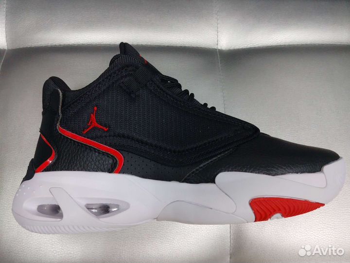 Nike air Jordan max aura 4