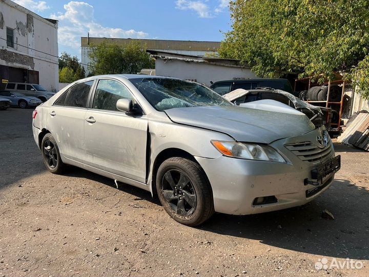 В разборе Toyota Camry 40 2.4 МКПП