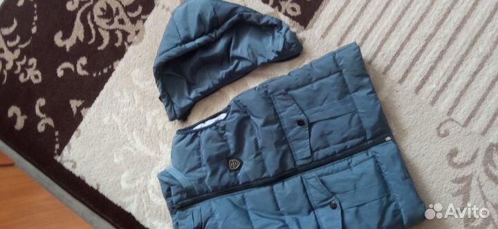 Продам жилетку с капюшоном на мальчика