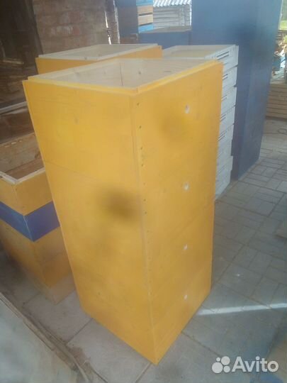 Пчелы и улья