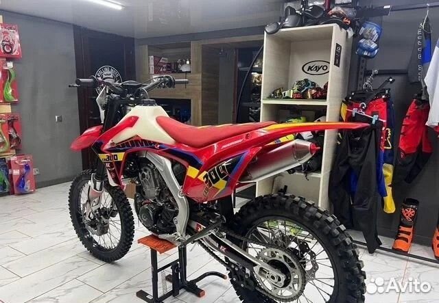 Мотоцикл Zuumav CXR-300 витрина