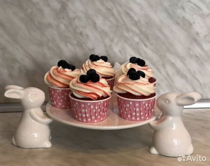 Тортовница с зайцами