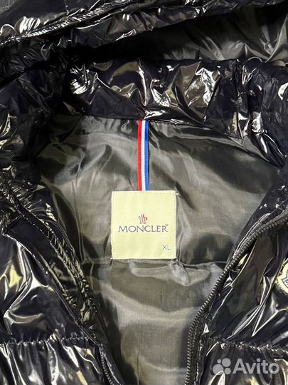 Глянцевая жилетка Moncler