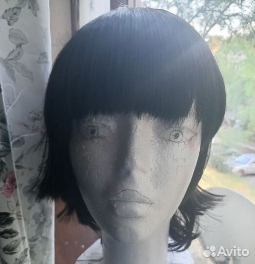 Чёрный парик короткий