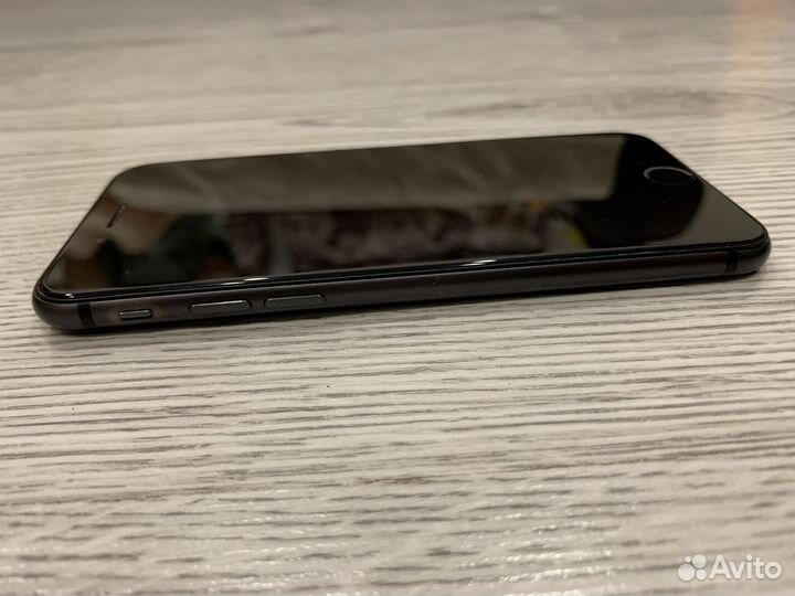 iPhone 8, 64 ГБ