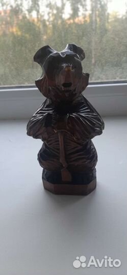 Резной медведь из дерева