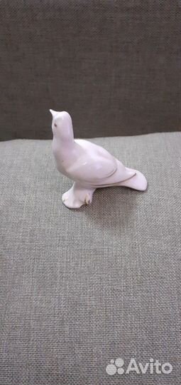 Статуэтка голубь