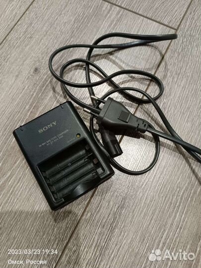 Зарядное устройство Sony bc cs2b
