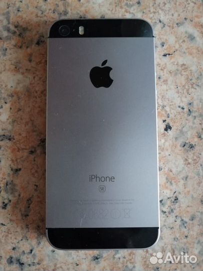 Телефон iPhone SE 32 GB