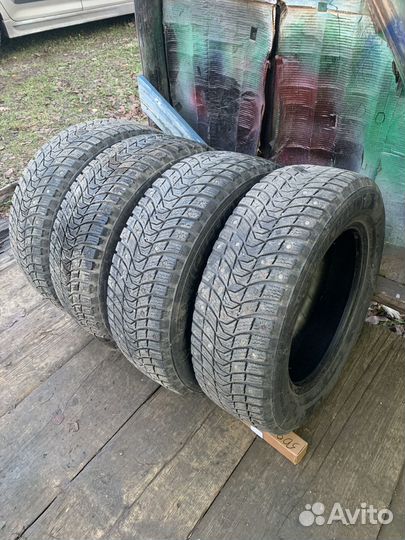 Michelin X-Ice North 3 215/60 R16