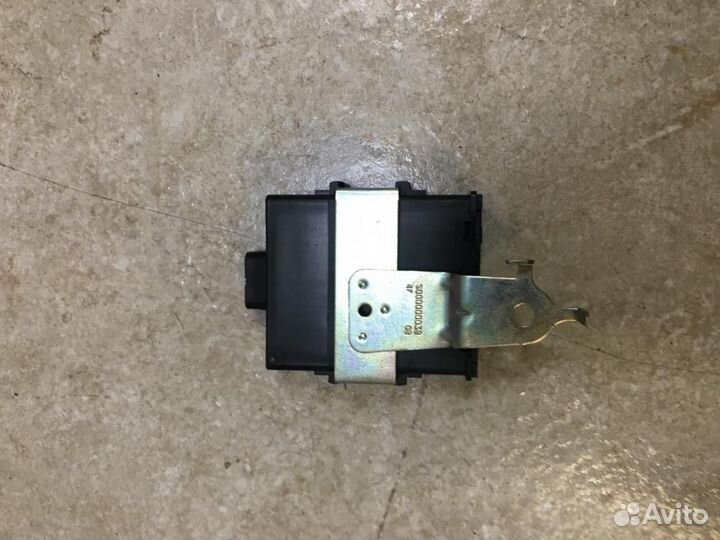 Блок управления дверями Toyota Avensis T270 ZRT271