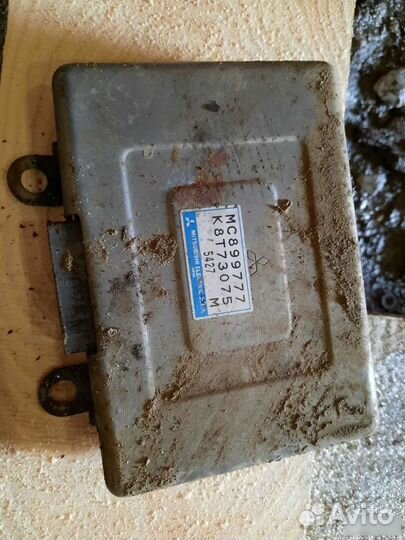 Блок управления двигателем Mitsubishi Pajero 1996