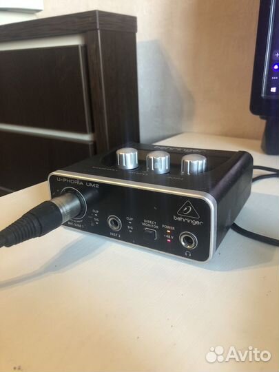 Внешняя звуковая карта behringer u-phoria UM2