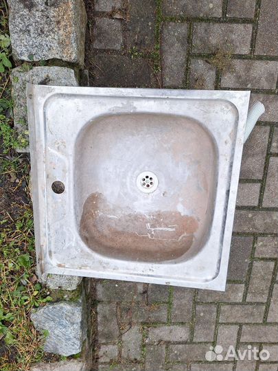 Раковина из нержавейки с сифоном