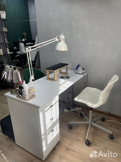 Маникюрный стол с вытяжкой бу