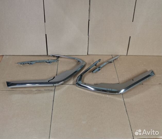 Молдинги переднего бампера Лада Веста NG